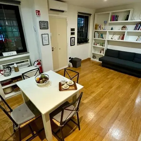 Gemelli Flower's House شقة روما